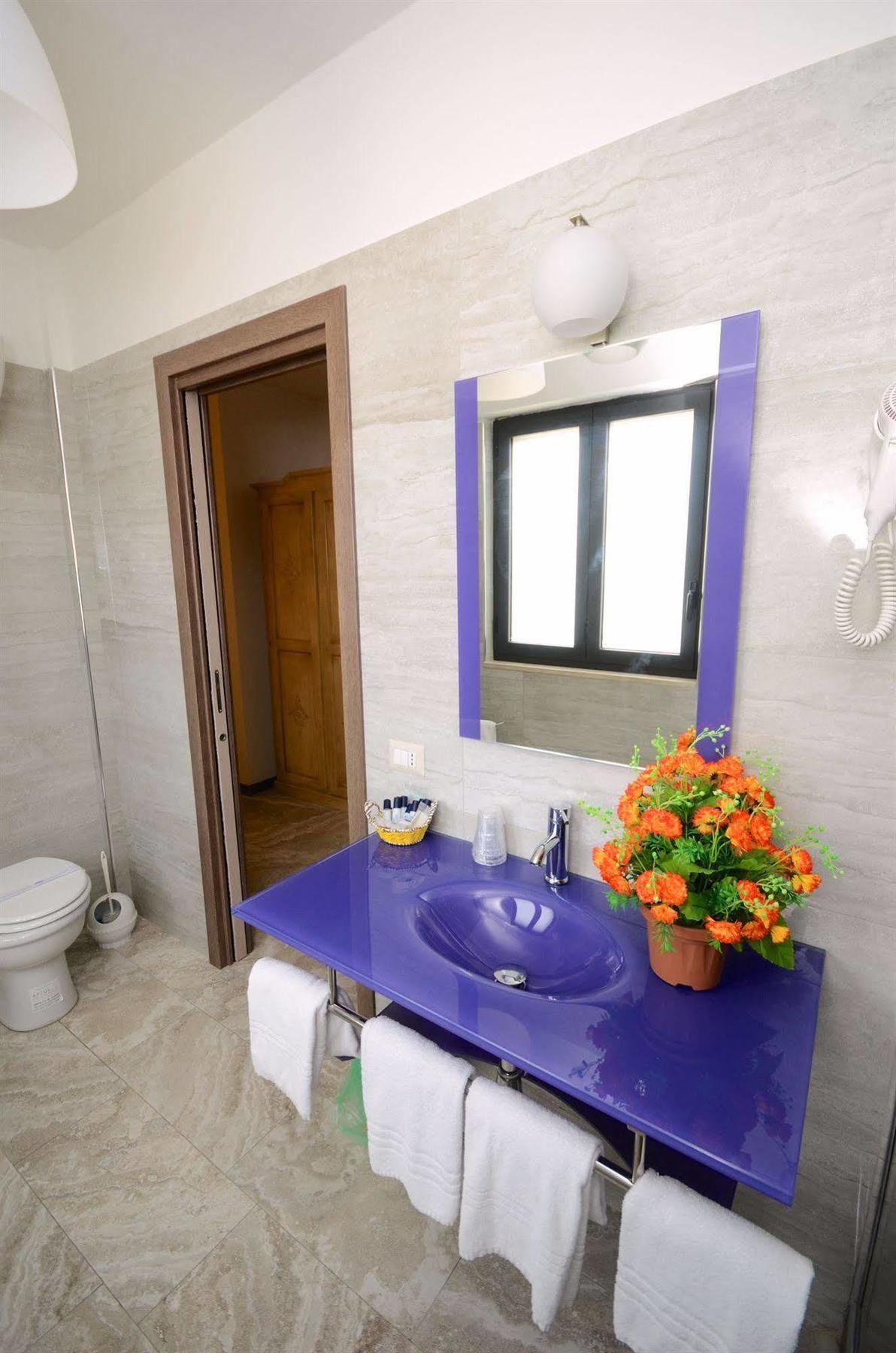 Clinton Hotel 3*